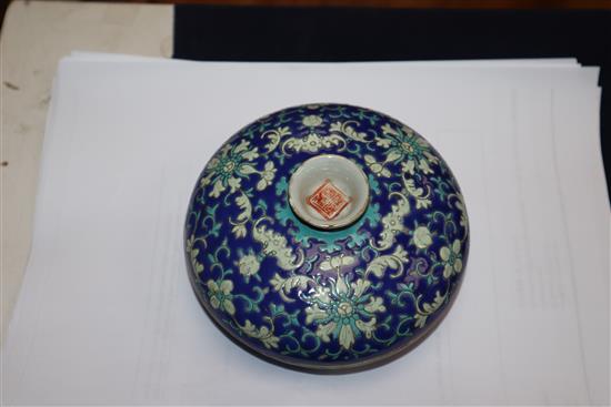 A Chinese lidded dish diameter 14cm